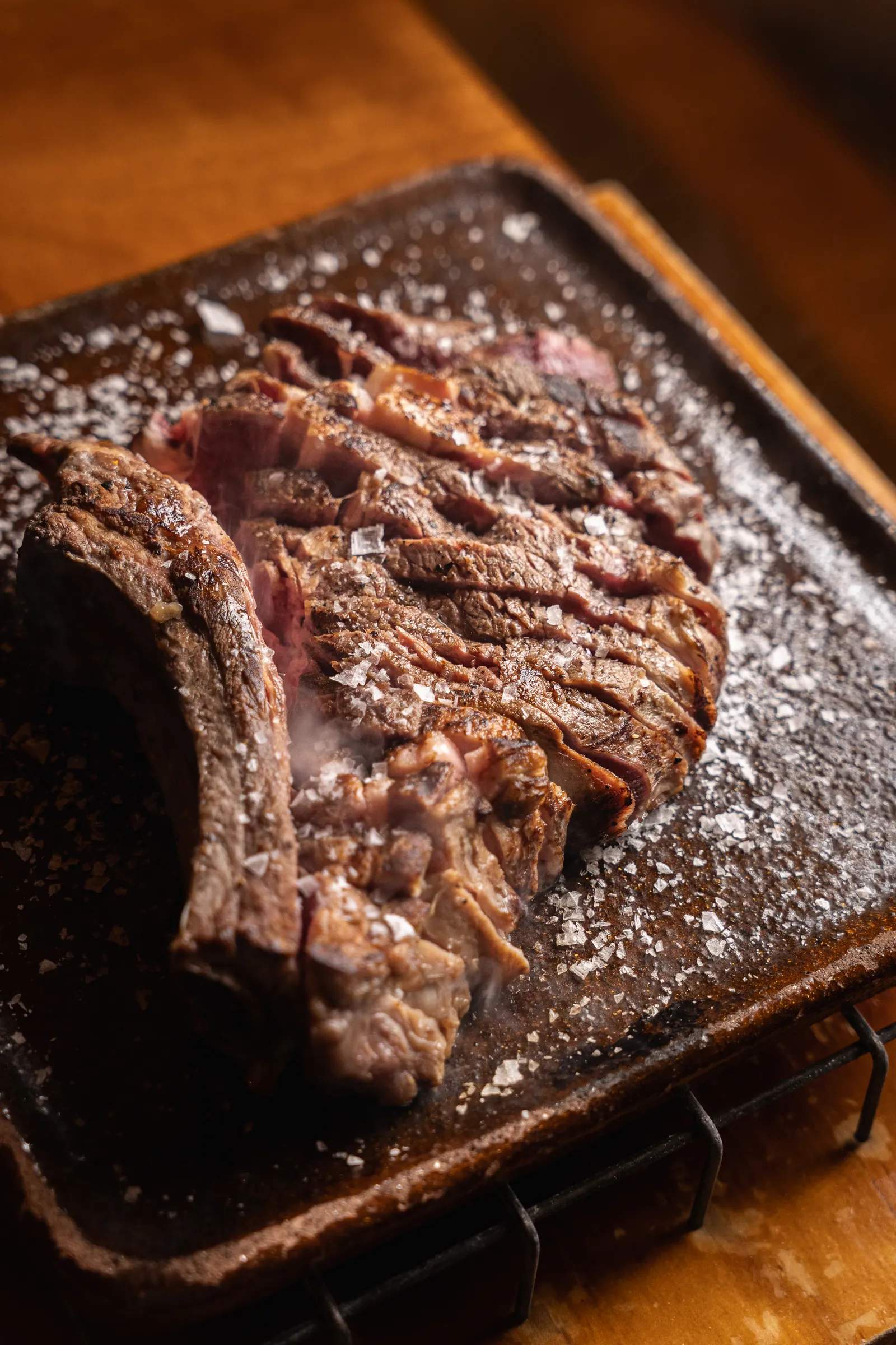 Chuletón de buey a la piedra cortado, de la carta de Ca’s Pastor