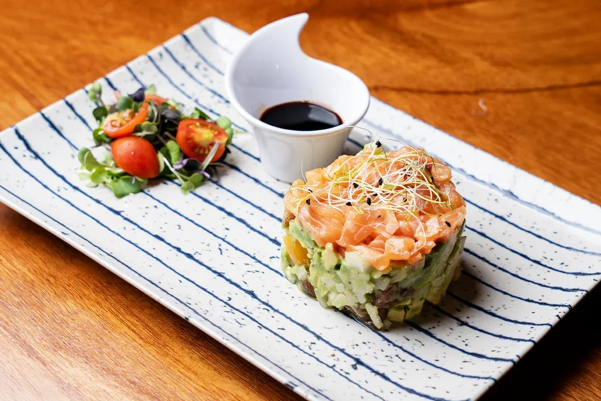 Tártaro de salmón y aguacate
